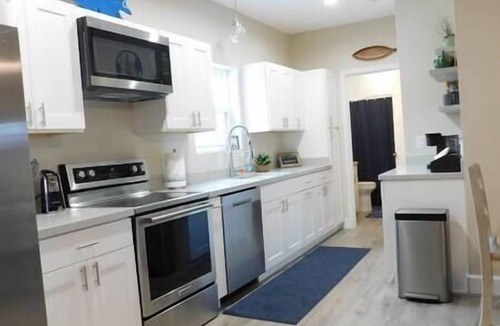 Salem House | Belle Pines Retreat - Pine Shaded Hideaway