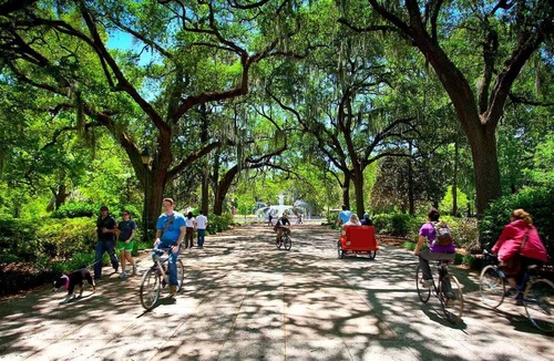 Savannah Victorian District Apartment | Belle's Haven at 320 W Park Inn |Downtown Savannah | Private screened porch and