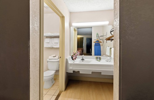 Bellmawr Hotel | Bellmawr Economy Inn
