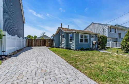 Wall House | Belmar Beach Bungalow 35 Blocks to Sand Fire Pit, Grill, 3 Beach Badges