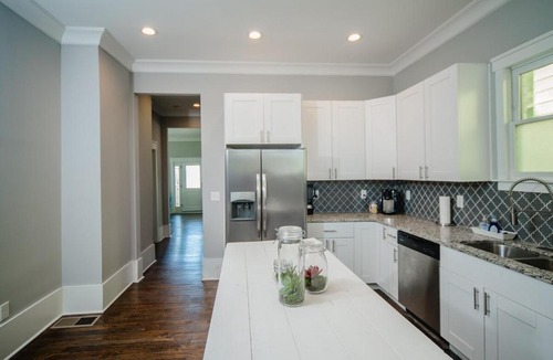 Westview House | BeltLine Retreat, Soaking Tub, Sleeps 8