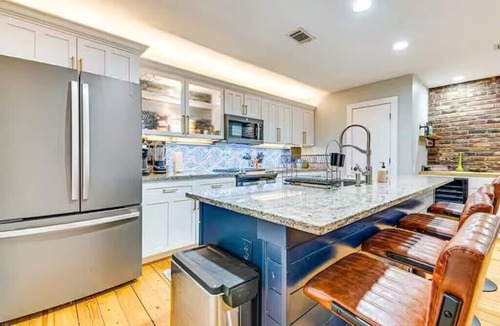 Reynoldstown House | Beltline Townhome/2-Car Garage Walk to Dining & Groceries