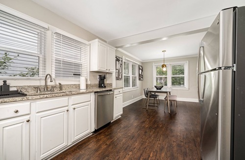 Belvedere Park House | Belvedere Gem- 10 mins to Emory Decatur hospital*8 mins to downtown Decatur