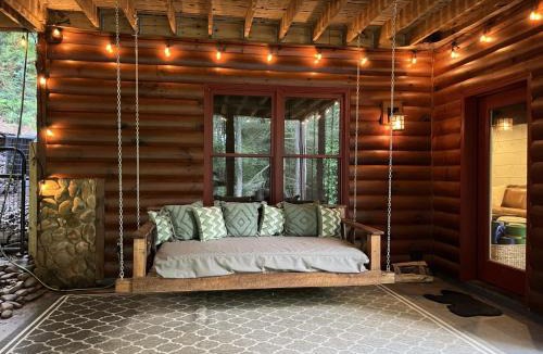 Foxfire Estates House | Bentley’s Retreat on Overlook
