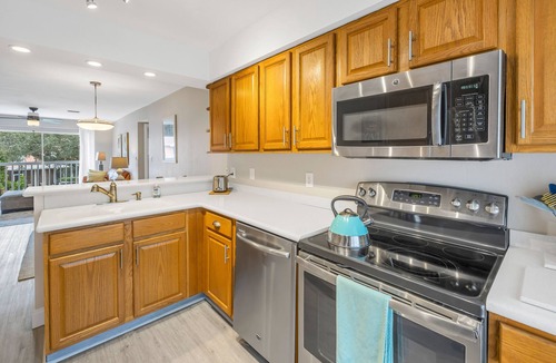 Bayview Condo | Bermuda Bay St. Petersburg Waterfront Pool 53J
