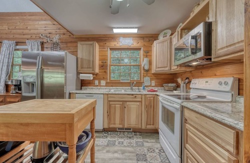 Young Harris Cabin | Berrey Patch-Creek Front-Firepit