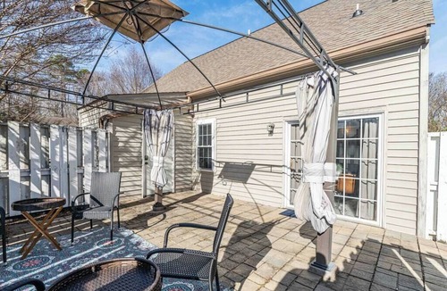 Columbia House | Beside hospital & interstate!