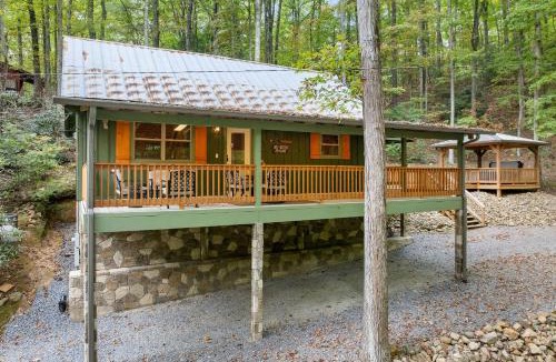 Cosby Ski Chalet | Beside Still Water 1