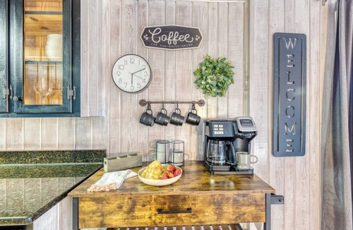 Raccoon Ridge Cabin | Best Aska Location, River Views, Hot tub & Games