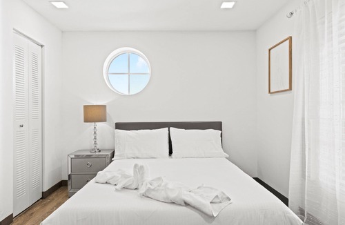 South Miami Hotel | Best BnB by the Miami Herald 2 years running - book Sunset Inn South Miami now!