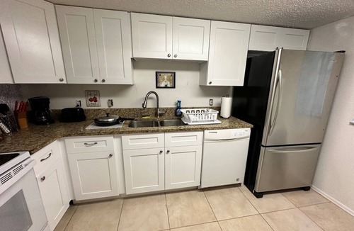 Heritage Oak Park Apartment | Best condo near every thing all updated