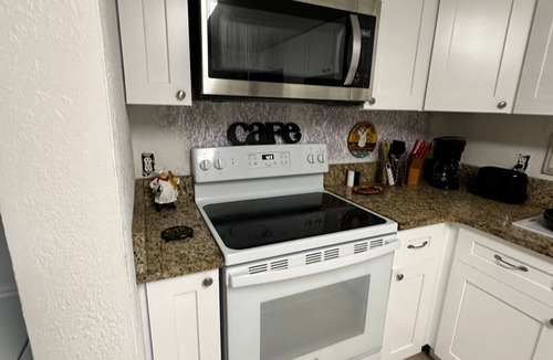 Heritage Oak Park Apartment | Best condo near every thing all updated