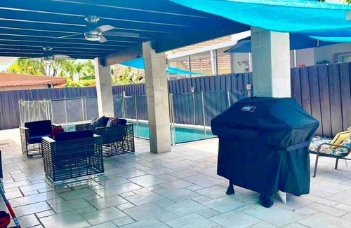 Kendall West House | BEST House in MIAMI - Pool, Fashion, Central