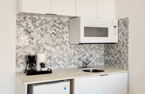 Flamingo/Lummus Condo | Best location by the Beach ! Free WiFi - TV - All amenities