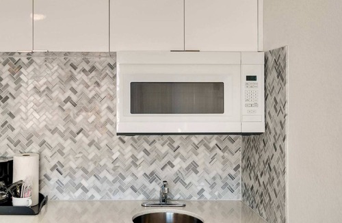 Flamingo/Lummus Condo | Best location by the Beach ! Free WiFi - TV - All amenities