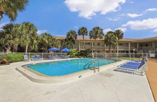Saint Armands Key Condo | Best Location! Right next to St Armands Circle and Lido Key!