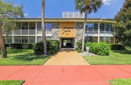 Saint Armands Key Condo | Best Location! Right next to St Armands Circle and Lido Key!