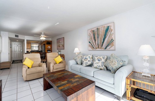 Mid Island Condo | BEST ON THE BEACH! VILLA DEL MAR 402 BEACHFRONT ISLAND VACATION CONDO!