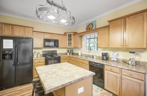 Seneca House | Best Porch on Lake Hartwell & very close to Clemson University