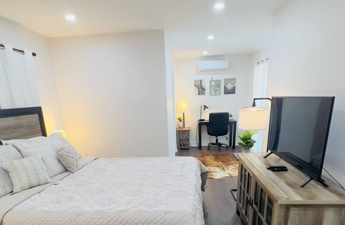 Coral Terrace House | Best Price New 3BD With Big Pool! Central Location Near Airport & Downtwn!