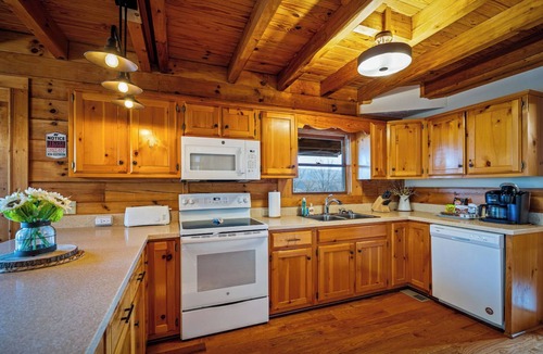 Wears Valley Cabin | Best View In The Smokies! Pool, Hot Tub, Firepit, Games!