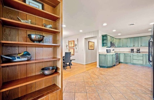 Chalet Village Cabin | BEST view | pool table | hot tub | 3 King, 3 Queen
