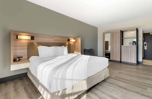 Hapeville Hotel | Best Western Plus Atlanta Airport-East