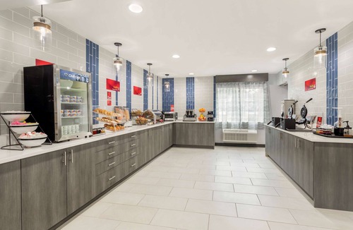 Cleveland Hotel | Best Western Plus Cleveland Inn & Suites