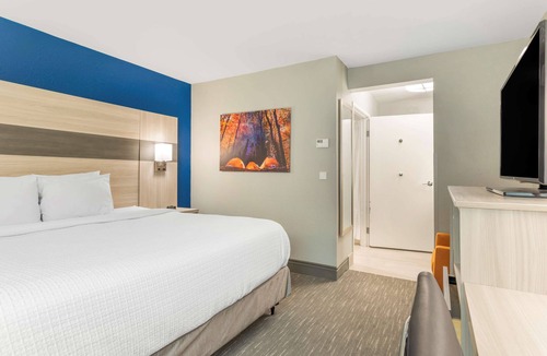 Cleveland Hotel | Best Western Plus Cleveland Inn & Suites