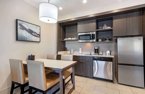 Warner Robins Hotel | Best Western Plus Executive Residency Rigby's Water World Hotel