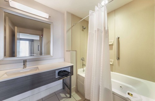 The Crossings Hotel | Best Western Plus Kendall Hotel & Suites