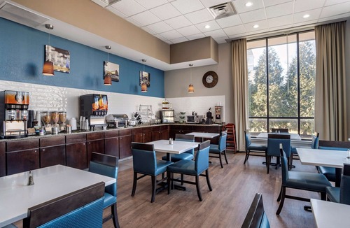 Chester Hotel | Best Western Plus Philadelphia Airport S. At Widener Univ.