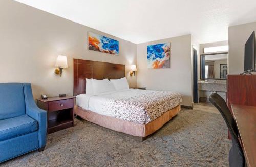 Lookout Valley Neighborhood Association Hotel | Best Western Royal Inn