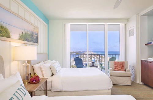 Hollywood Hotel | Better Choice for your Vacation! 4 Relaxing Units, Pool, Beachfront Property!