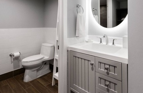 Marathon Resort | Better Choice for your Vacation! 3 Pet-friend Units, Free Parking, Tennis Courts