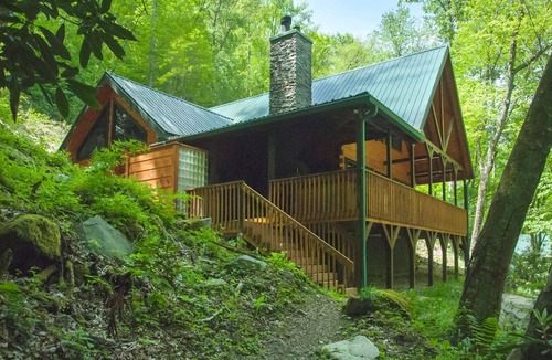 Topton Cabin | Between the Falls-Pet Friendly, Private Deck on Waterfall, Luxury Log Cabin Rental on Creek, 3 Fireplaces, Hot Tub & Outdoor Shower -in Western NC.