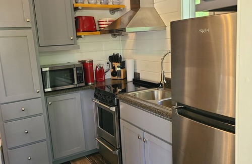 Clarkesville Cottage | Bev's Place - a quaint tiny house in a secure community with amenities to enjoy!
