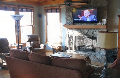 Highlands House | Big 180-degree Mtn View. Secluded, yet walk to Mainstreet
