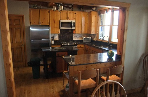 Highlands House | Big 180-degree Mtn View. Secluded, yet walk to Mainstreet
