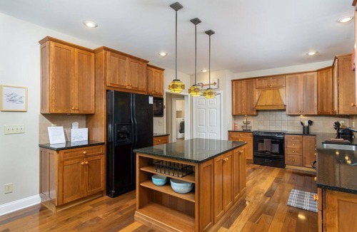 Old Fort Cabin | Big Bear Cabin | Game Room, Hot Tub, Fire Pit & Year-Round Views