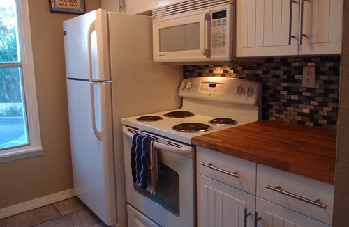 Bayview Condo | Big Discount on great location!