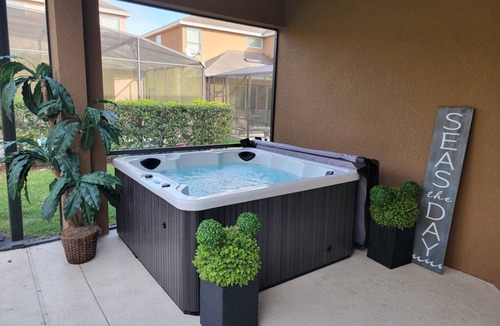 Lake Berkley House | *Big Disney Family Home!* Sleeps 12! Private Pool, Spa and Game Room!