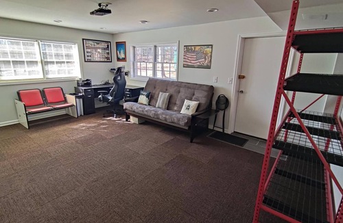 Anniston House | Big house in a quiet, centrally located neighborhood