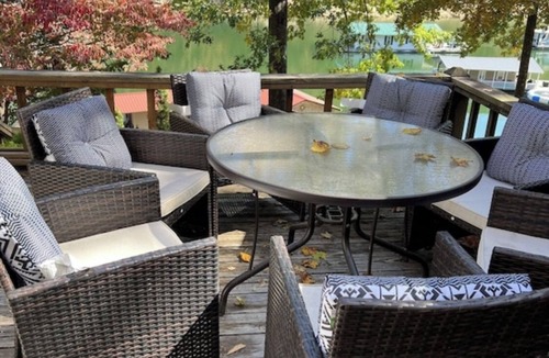 Flat Hollow Marina House | Big Private Dock! 3 BRM, 2 Bath house 64 steps from the water, WIFI
