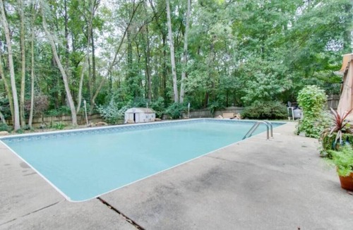 Marietta House | ⭐ Big Private Pool Kings, Queen & Full beds~ 4K TVs All Rooms Fast ⚡ Wifi⚡