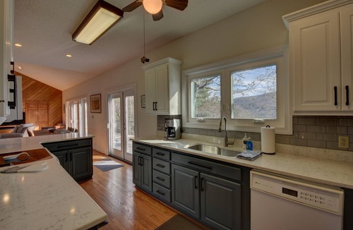 Dillard House | Big Sky Retreat - Incredible Mountain Views! Hike, golf, relax and unplug!
