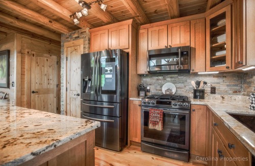 Lake Lure Cabin | Big View, Hot Tub, Fire Pit, Game Room - The Bears Castle by Carolina Properties