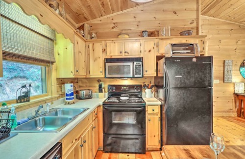 Blue Ridge Cottage | 'bigfoot's Hideout' in Blue Ridge w/Hot Tub!