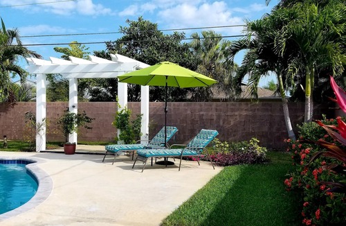 Naples Park House | Bike to beach! Heated pool, pet-friendly. Summer 2025 sale!