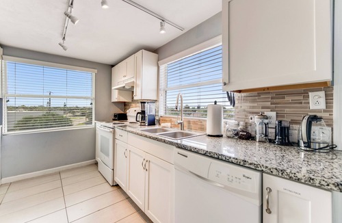 Ormond-by-the-Sea Apartment | Bike Week! Ocean view! Big rig and trailer parking! Garage!